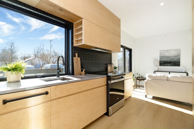 Foto del edificio - 815 Moro St