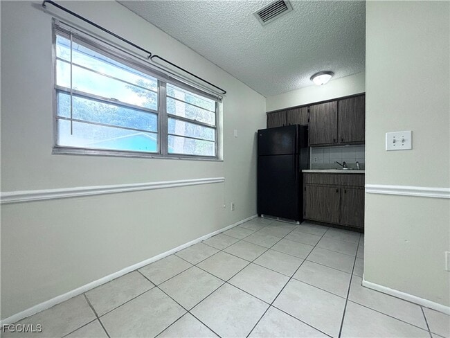 Building Photo - 4265 Desoto Ave