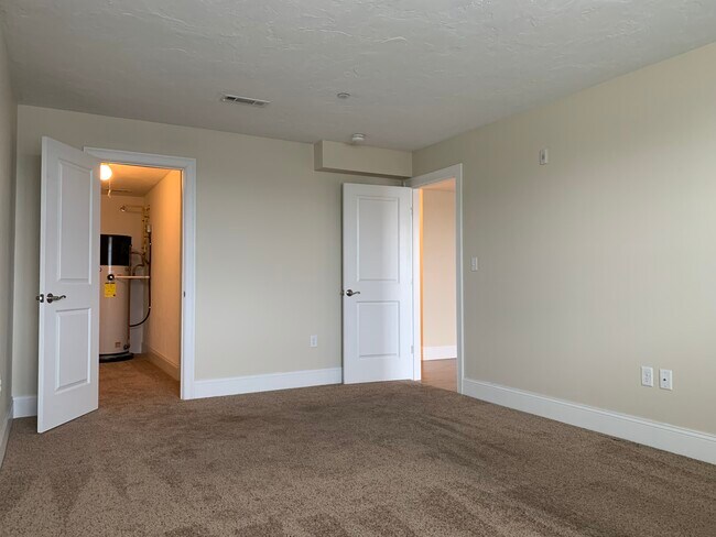 bedroom - 411 Main St