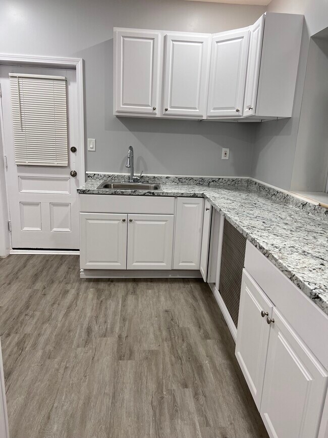 Photo - 938 Enfield St Apartments