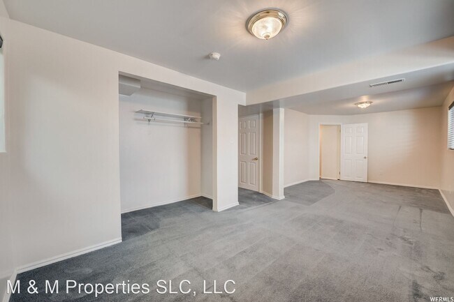 Building Photo - 4 br, 3.5 bath House - 1602 E 12500 S