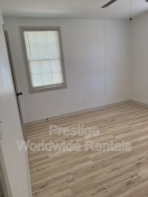 Building Photo - 155 Munson Dr