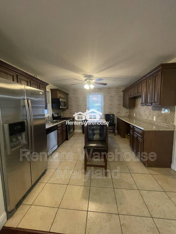 Foto del edificio - 8203 Watersedge Rd