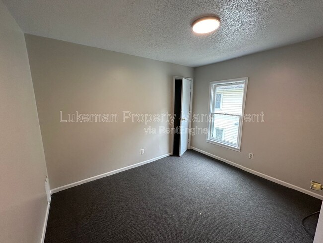 Building Photo - 1016 E Stockbridge Ave