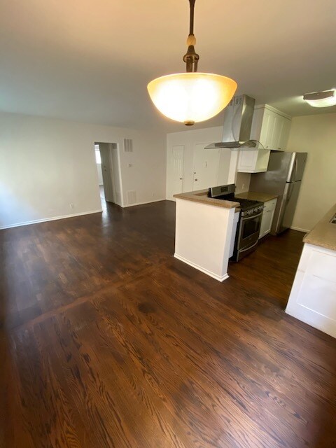 Building Photo - 113 N Gale Dr