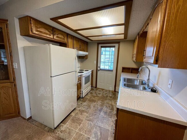 Building Photo - 3421 E Avalon Dr
