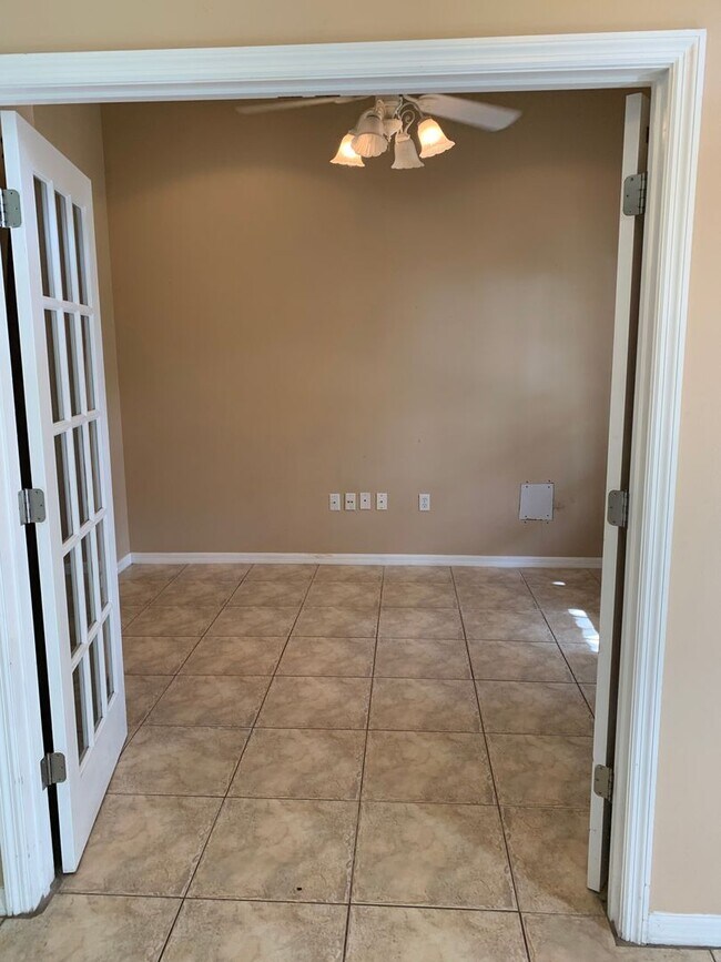 Building Photo - Quality Home in Great Neighborhood