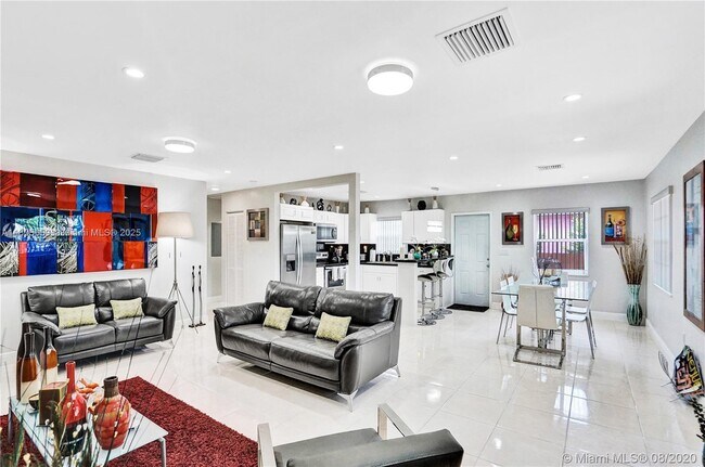 Foto del edificio - 372 NE 162nd St