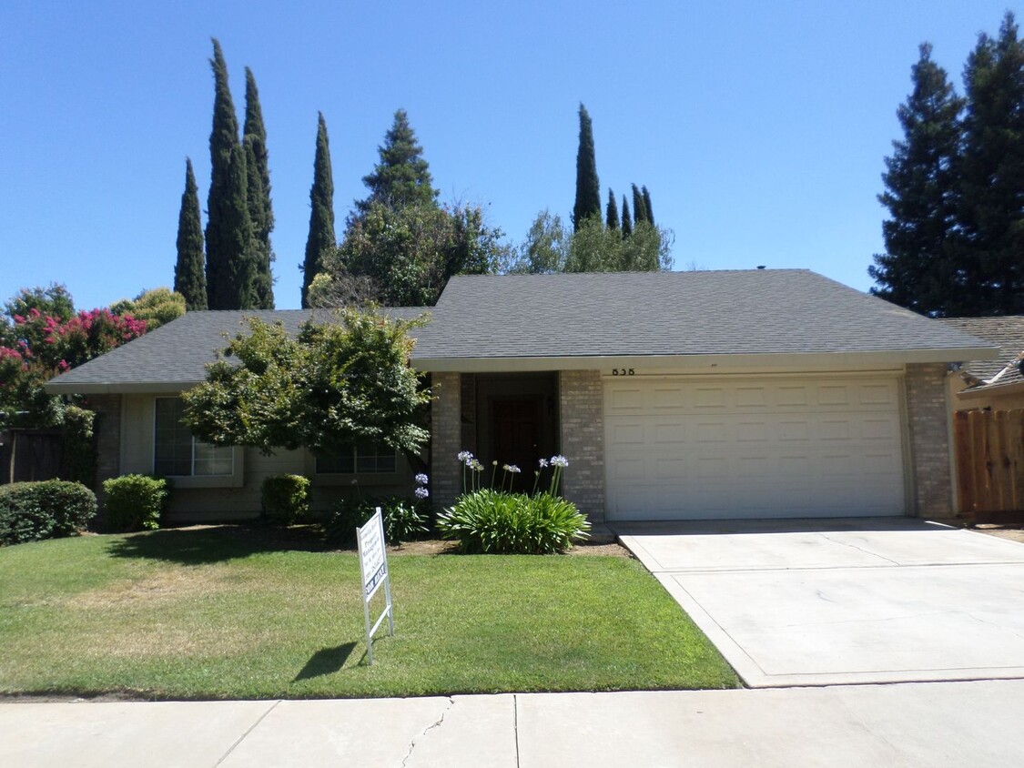 Primary Photo - 838 Lehigh, Available Now!