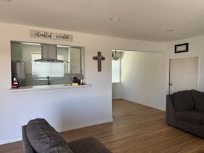 Building Photo - 947 Carson St