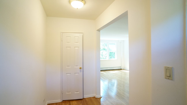 Building Photo - 4605 Henry Hudson Pkwy W