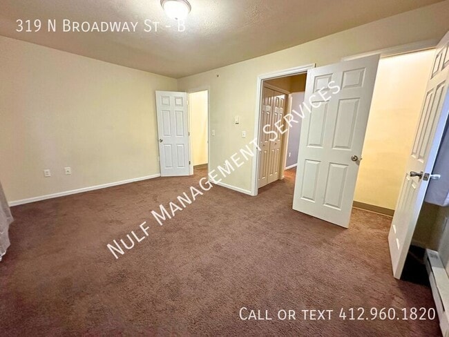 Foto del edificio - 319 N Broadway St