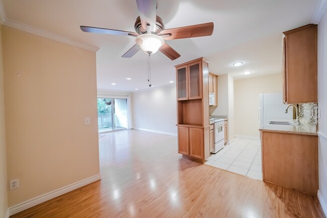 Foto del edificio - 1760 S El Camino Real