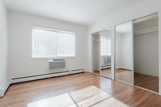 Foto del edificio - 424 W Oakdale Ave