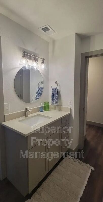 Building Photo - 824 9th St