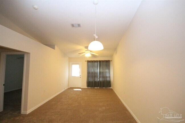 Foto del edificio - 8127 Heirloom Dr