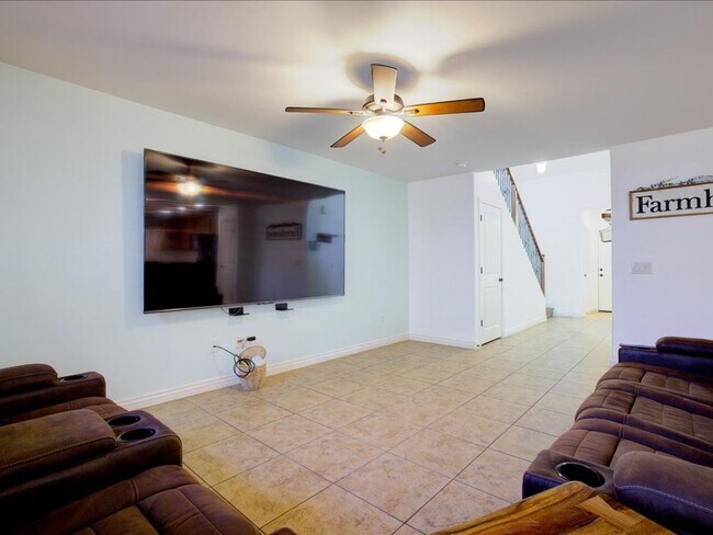 Building Photo - 3 Bedroom 3 Bathroom