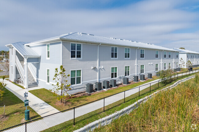 9575 Seminole Blvd Seminole, FL - Valor Preserve at Lake Seminole