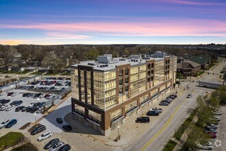 Building Photo - 1303 5th St