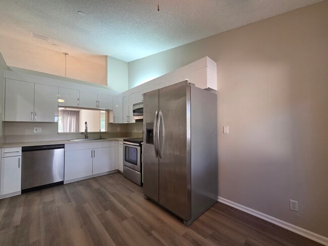 Foto del edificio - 330 NW 67th St