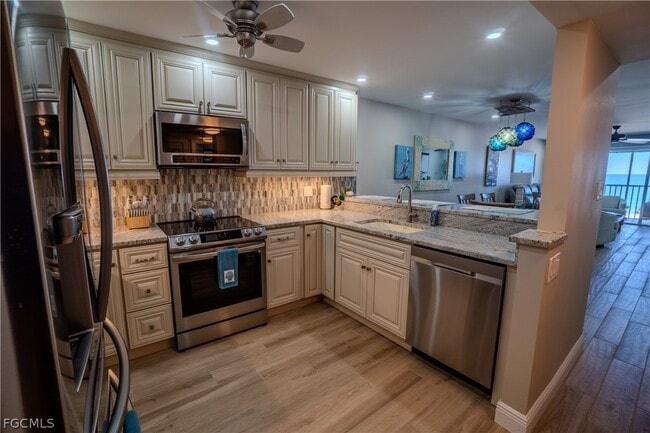 Foto del edificio - 26000 Hickory Blvd