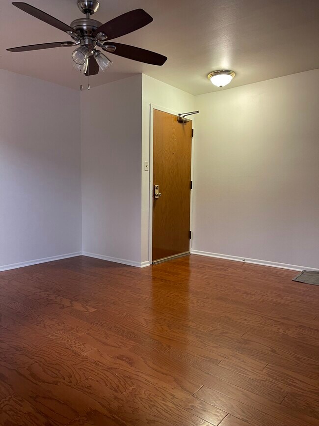 7510 Farmingdale Dr Unit 105, Darien, IL 60561 Condo for Rent in