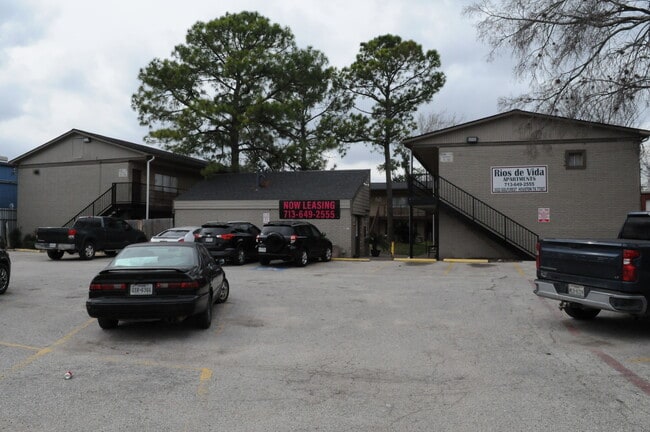 Building Photo - Rios de Vida