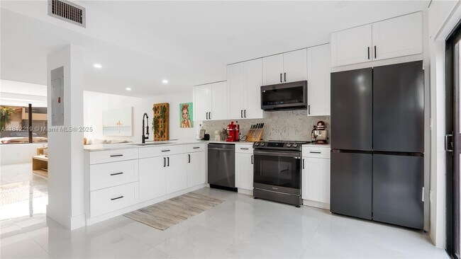 Foto del edificio - 10011 SW 77th Ct