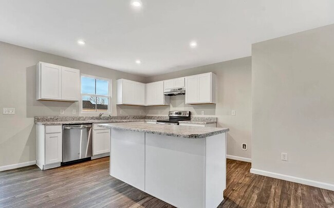 Building Photo - 8 Torrington Dr