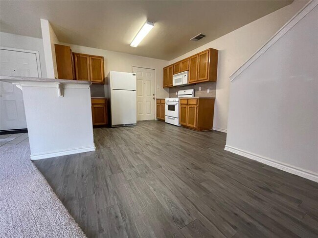 Building Photo - 2905 Kestrel Dr