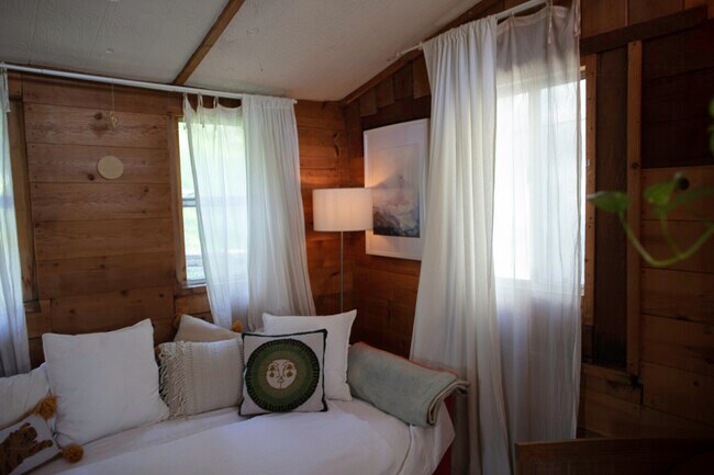 Foto del edificio - 1419 N Topanga Canyon Blvd