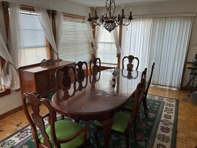 Foto del edificio - Spacious 4BR House in Brownsboro