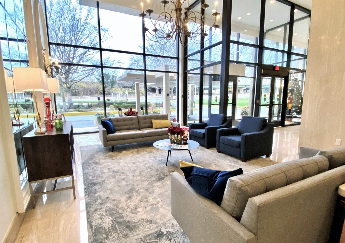 Foto principal - 1300 Army Navy Dr