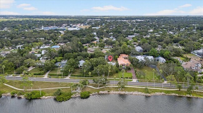 Building Photo - 215 Edgewater Dr