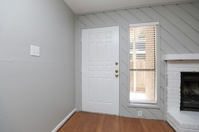 Building Photo - 2100 Wilcrest Dr