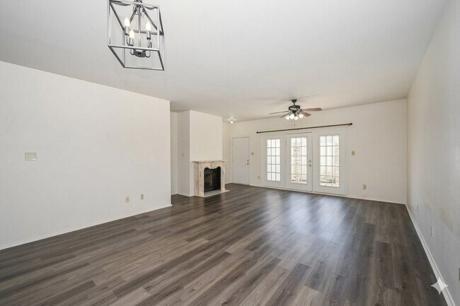 Foto del edificio - 338 Wilcrest Dr