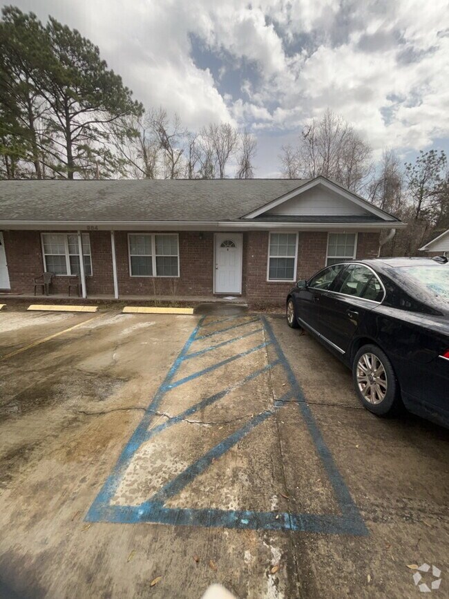 Building Photo - 984 Live Oak Dr