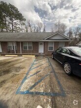 Building Photo - 984 Live Oak Dr
