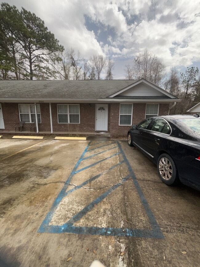 Building Photo - 984 Live Oak Dr