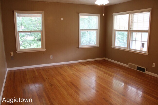 Foto del edificio - 5 br, 3 bath House - 1210 N. 9th Street