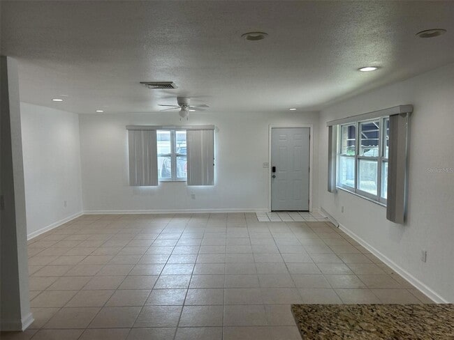 Building Photo - 365 Capri Blvd