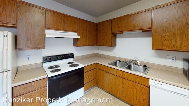 Building Photo - 2 br, 2 bath Apartment - 145 N. Hyland 145...