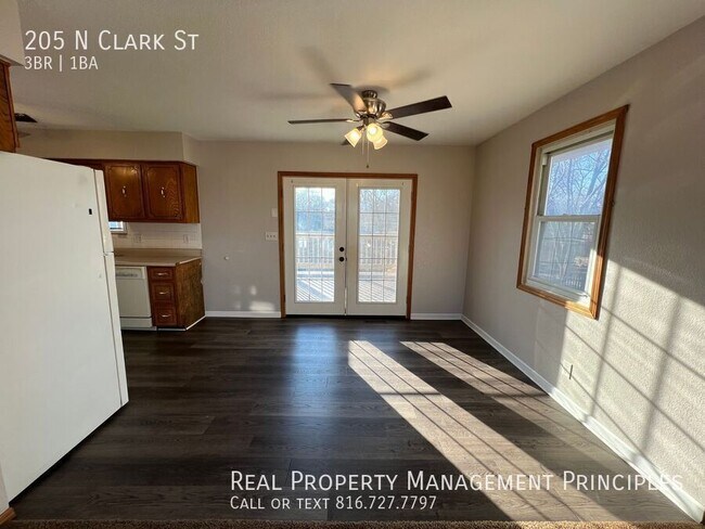 Foto del edificio - 205 N Clark St