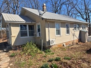 Building Photo - 1390 MO-64