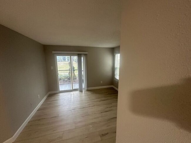Foto del edificio - New Remodeled 2 bed 1 bath condo in Casselberry!