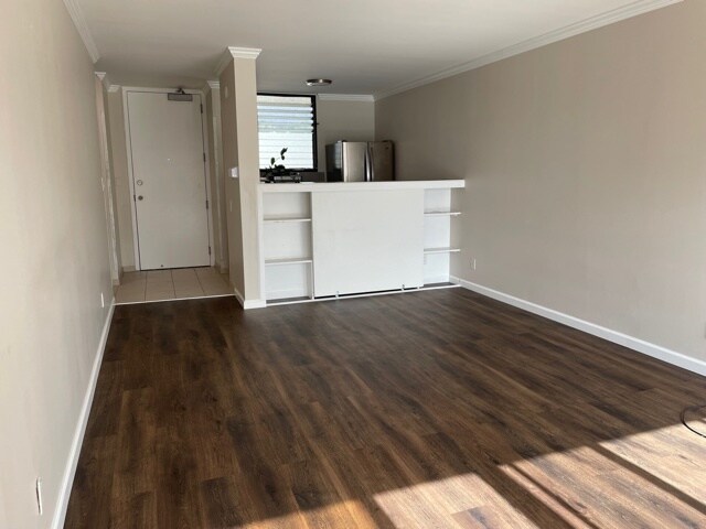 Lots of built in storage - 1561 Pensacola St