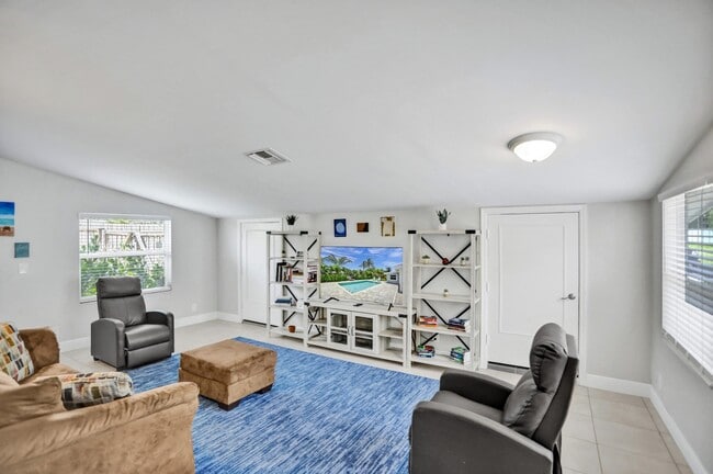 Building Photo - 424 Gulf Rd