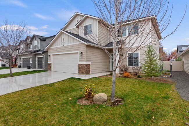 Building Photo - Upgraded 4 Bed 2.5 Bath Home