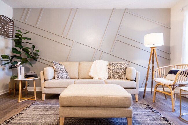 Sala de estar - 115 E Glenwood Ave