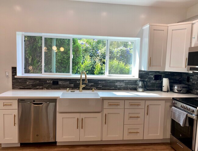 Building Photo - 3439 La Sombra Dr